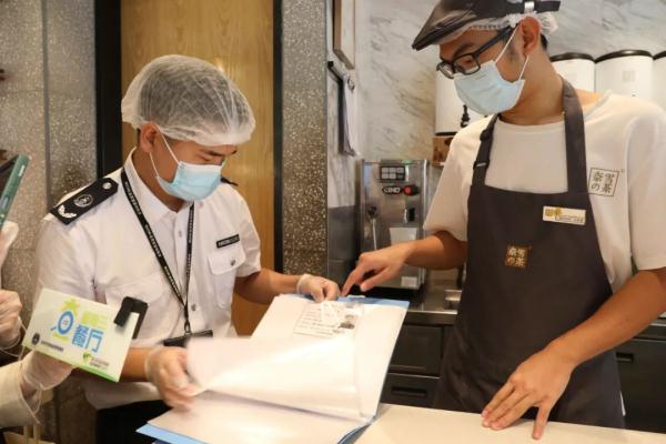 6起食品安全案件公开！直击蜜雪冰城、杨国福查处现场